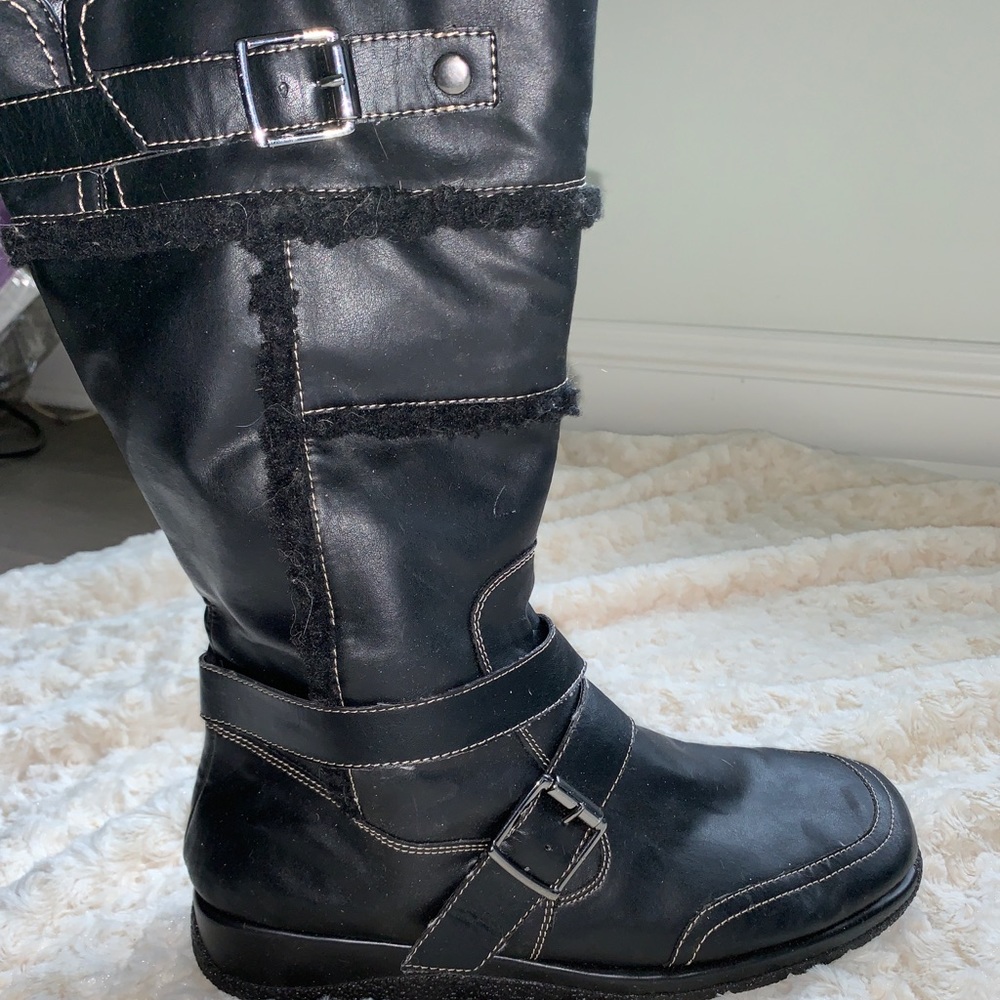 Aerosole Bekow-knee boots -so comfy. In Black.